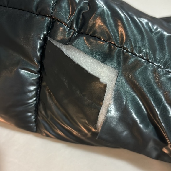 ALO Pearlized Pristine Puffer Jacket - Midnight Green (Sleeve Damage) Size M 💚 - Picture 6 of 9